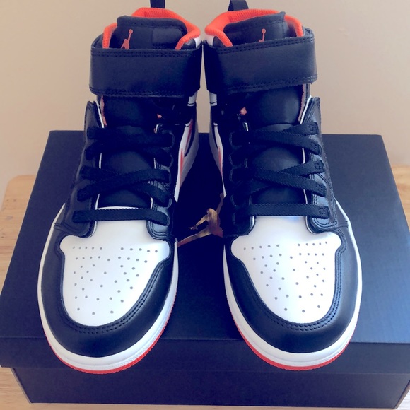 🖤🧡NIKE AIR JORDAN 1 HI FLYEASE SNEAKERS🧡🖤 - Picture 4 of 12